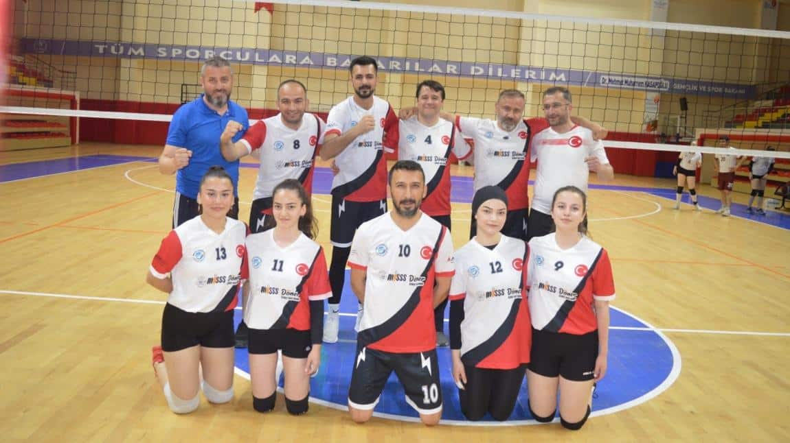 19 Mayıs Atatürk Kupası Kurumlararası Voleybol Turnuvası Şampiyonu Bafra Hem